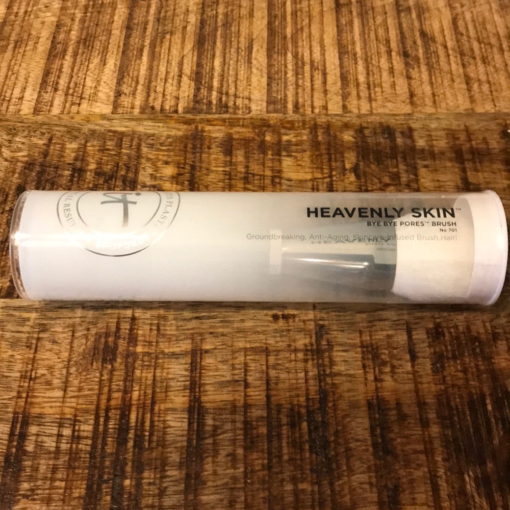 IT Cosmetics Heavenly Skin Bye Bye Pores Brush